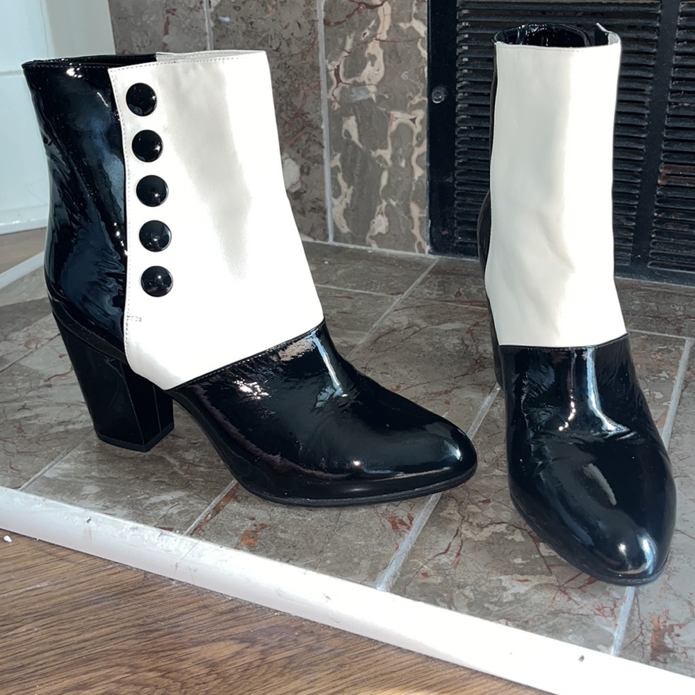 Black and white Chanel boots size 38EU